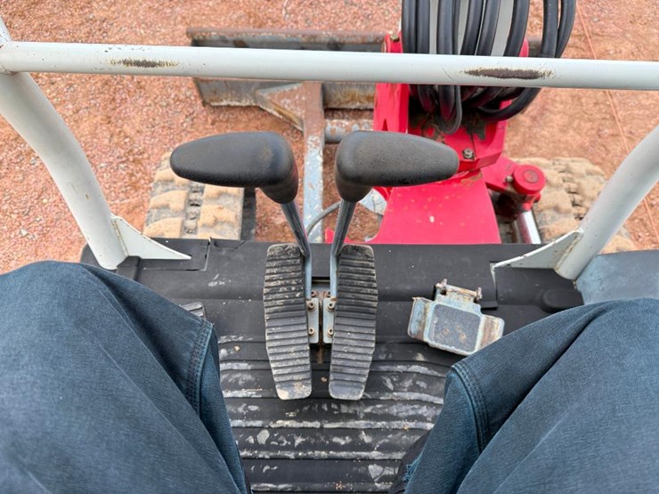 takeuchi-tb235-2-image-48