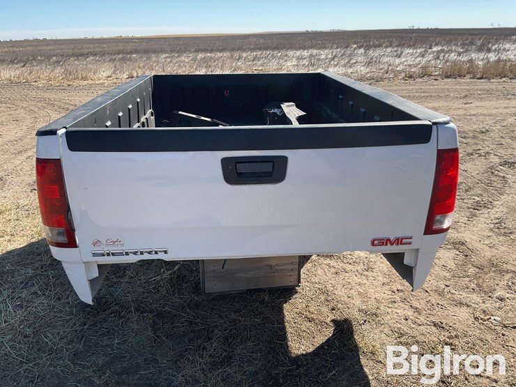 2013-gmc-3500-image-6