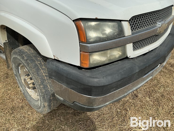 2004-chevrolet-silverado-2500-image-12