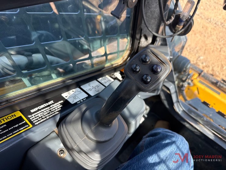 2023-deere-325g-image-19