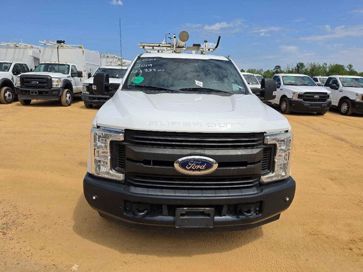 2019-ford-f250-xl-image-4