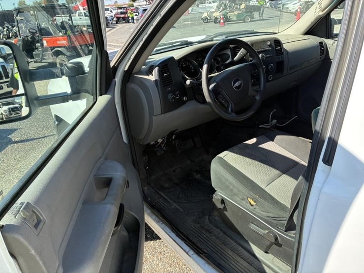 2009-chevrolet-silverado-2500hd-image-10