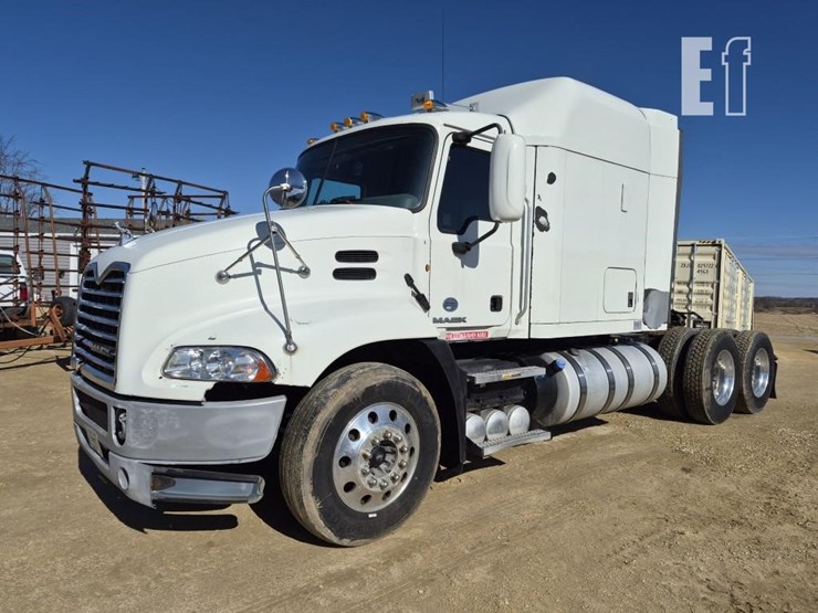 2014-mack-pinnacle-cxu613-image-1