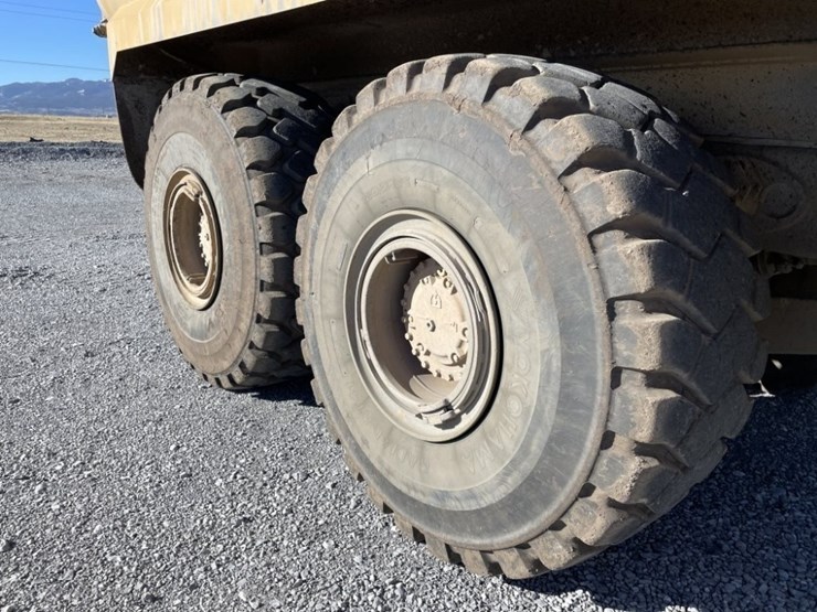 2013-caterpillar-740b-image-12