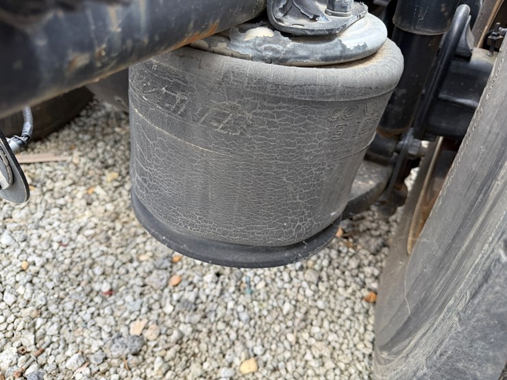 2018-freightliner-122sd-image-13