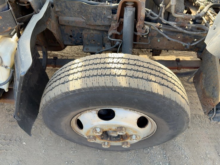 2002-isuzu-npr-hd-image-11