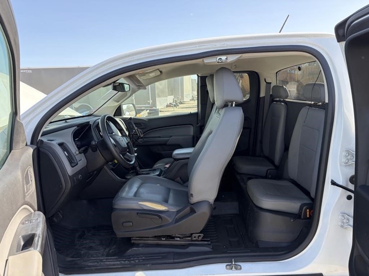 2017-chevrolet-colorado-image-19