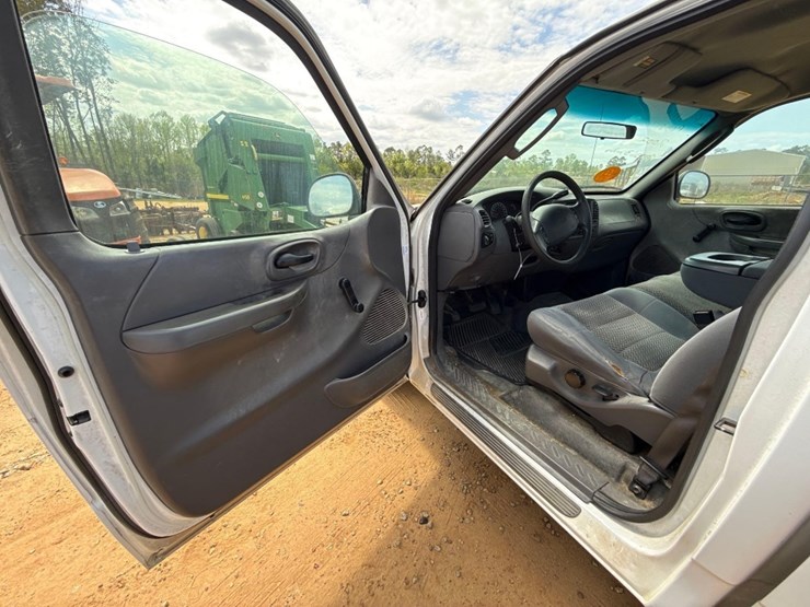 2002-ford-f150-xl-image-8