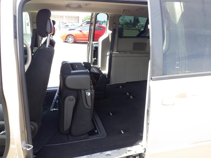 2015-dodge-grand-caravan-image-7