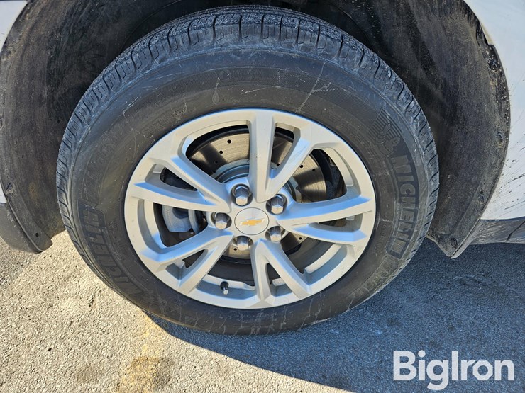 2017-chevrolet-equinox-lt-image-11