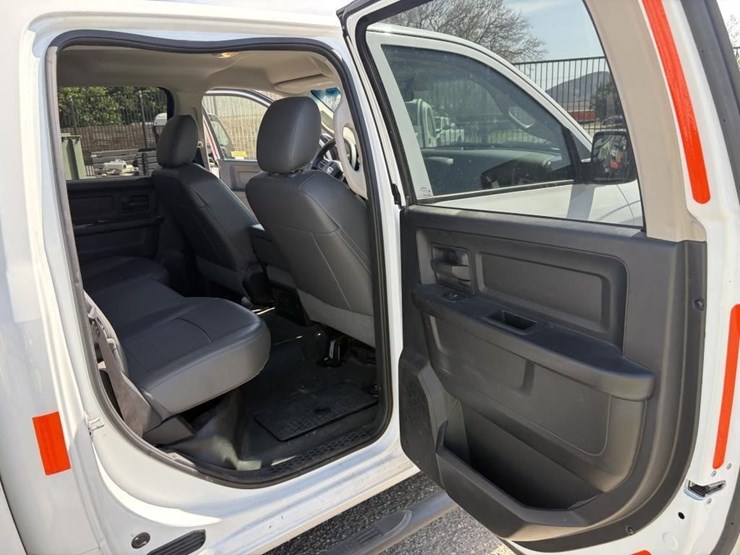 2016-dodge-1500-image-10