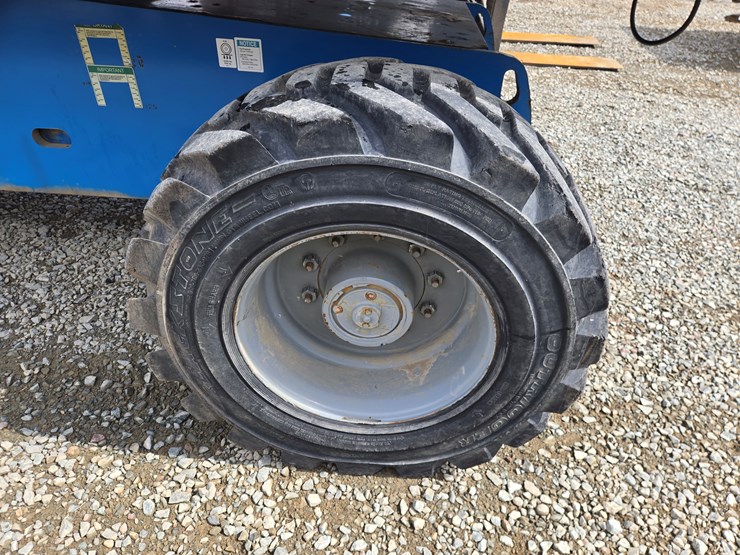 2007-genie-s85-image-50