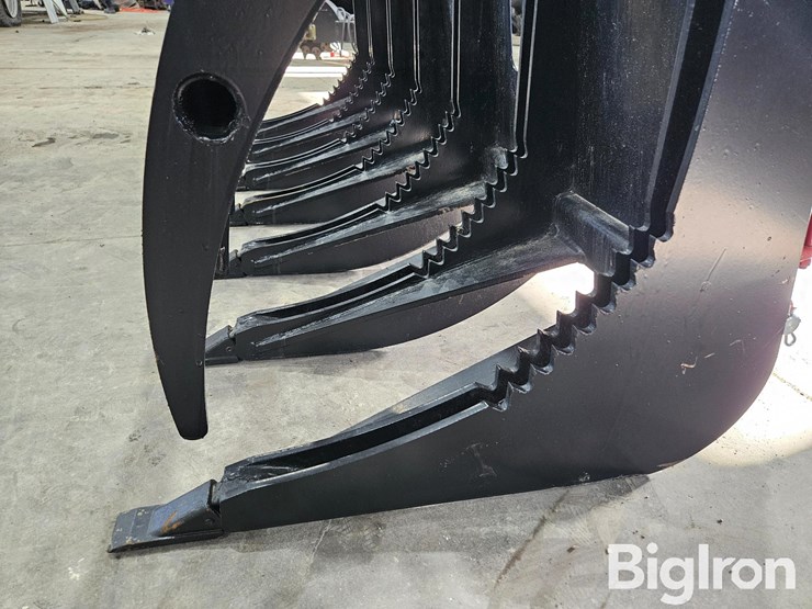 2025-massey-ferguson-730-image-14