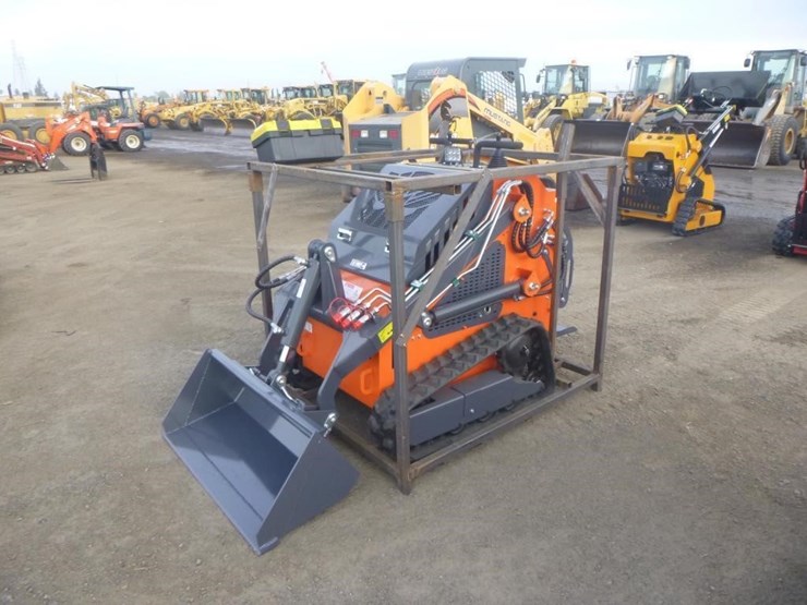 tpm-t460-skid-steer-track-loader-image-1
