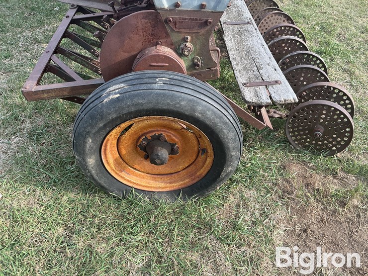 john-deere-12-image-9