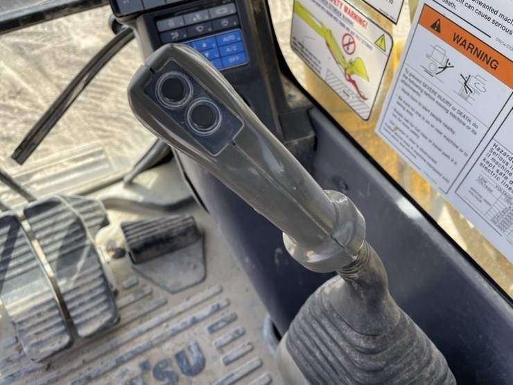 2013-komatsu-pc210-lc-10-image-45