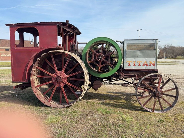 25hp-international-type-d-titan-image-2