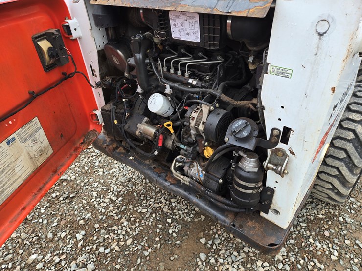 2017-bobcat-s570-image-37