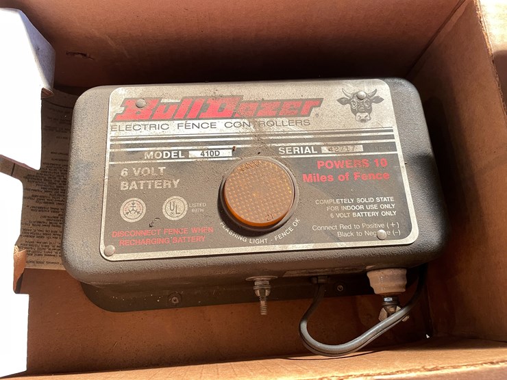 #2545-•-(2)-electric-fencers-image-5