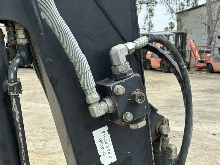 2023-deere-30g-image-10