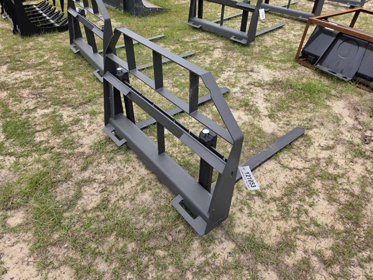 --skid-steer-pallet-fork-image-3