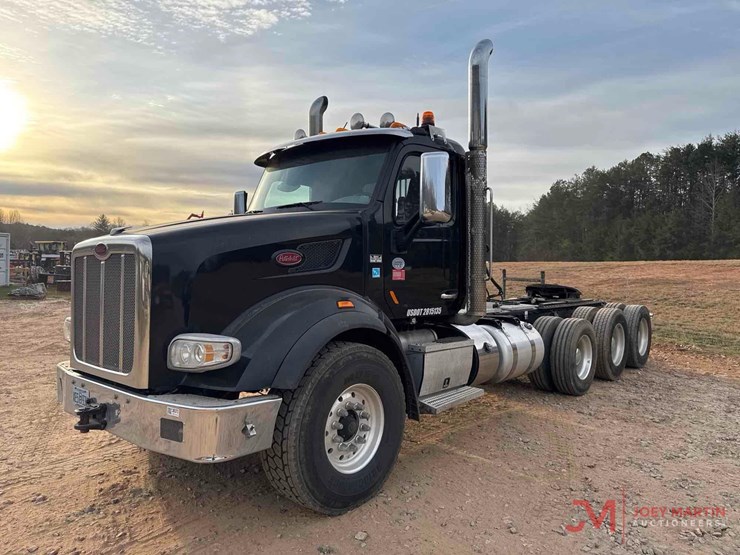 2019-peterbilt-567-image-16