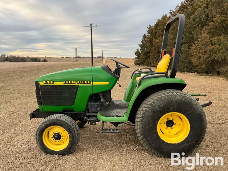 1998-john-deere-4200-image-8