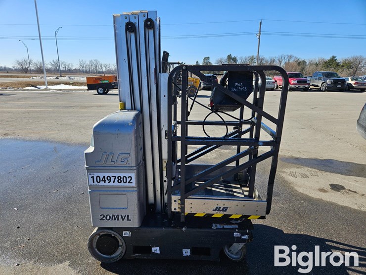 2016-jlg-20mvl-image-4