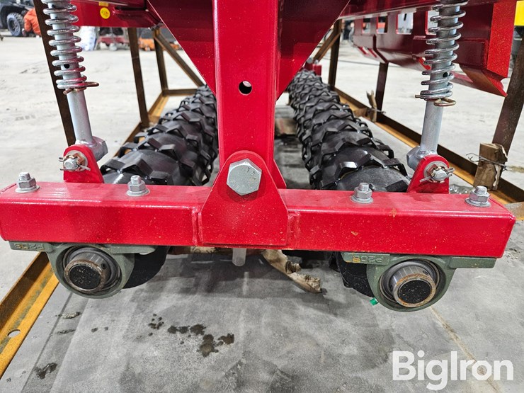 2025-massey-ferguson-730-image-14