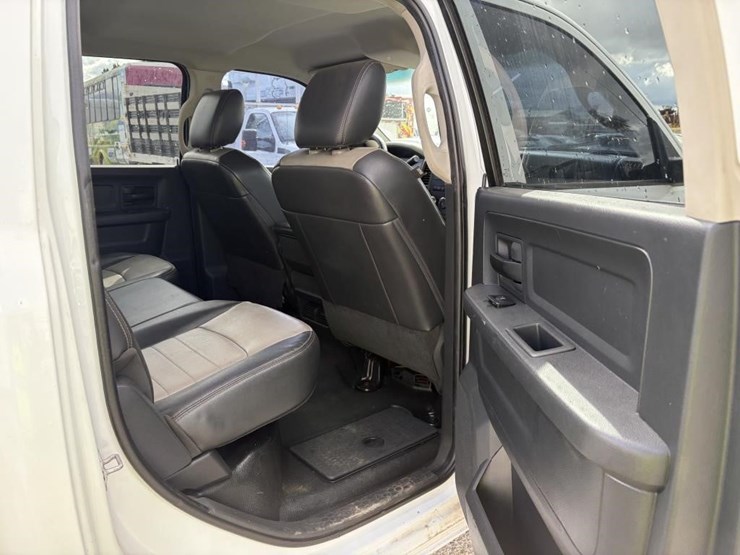 2012-dodge-2500-image-11