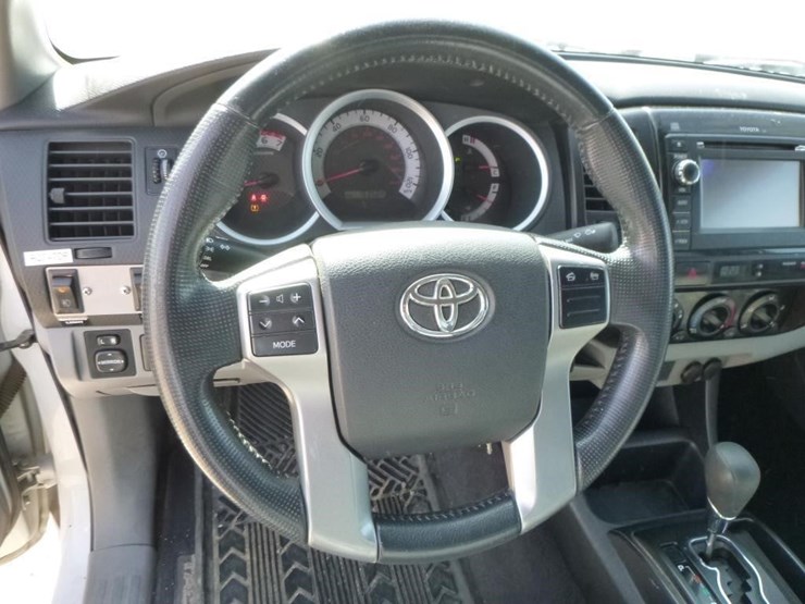 2013-toyota-tacoma-image-12