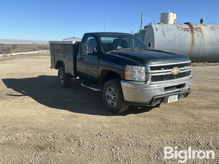 2011-chevrolet-k2500-image-3