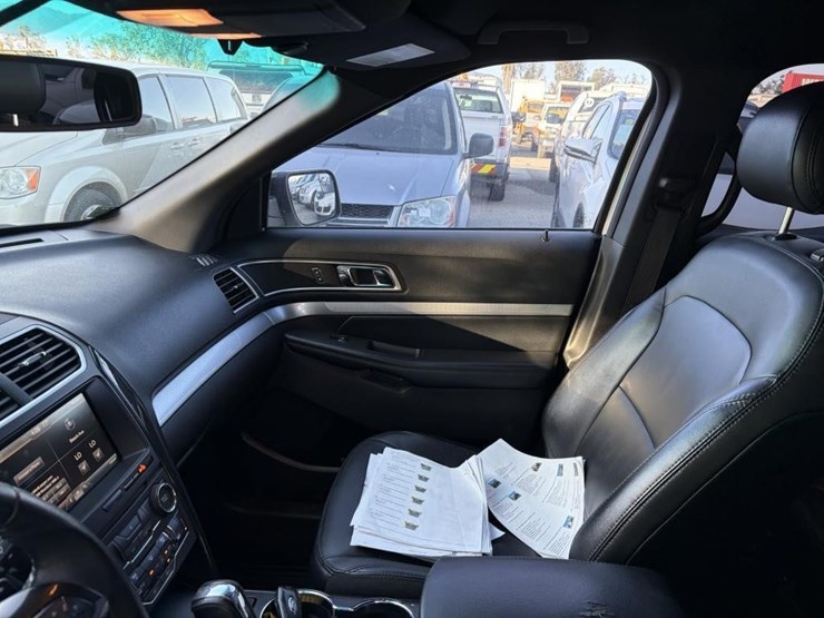 2016-ford-explorer-xlt-image-14