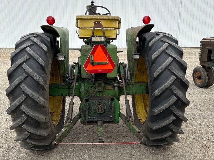 john-deere-4010-image-7