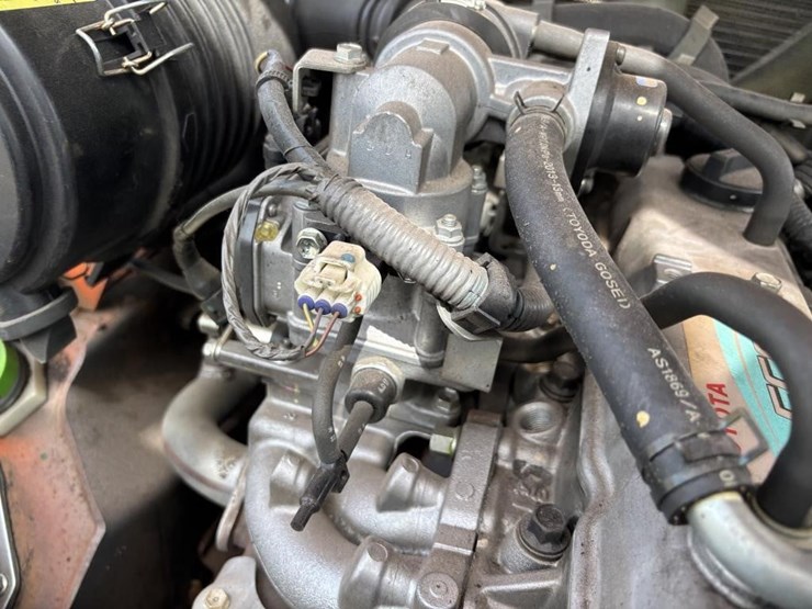 2013-toyota-8fgcu32-image-35