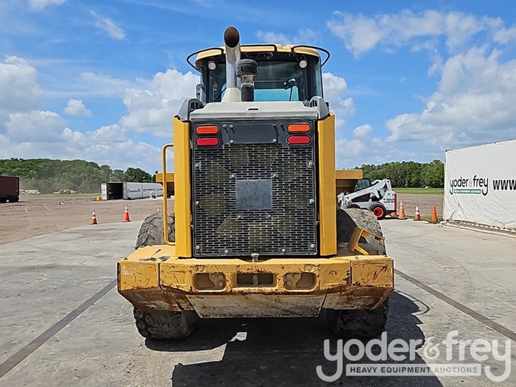 2017-deere-624k-image-21