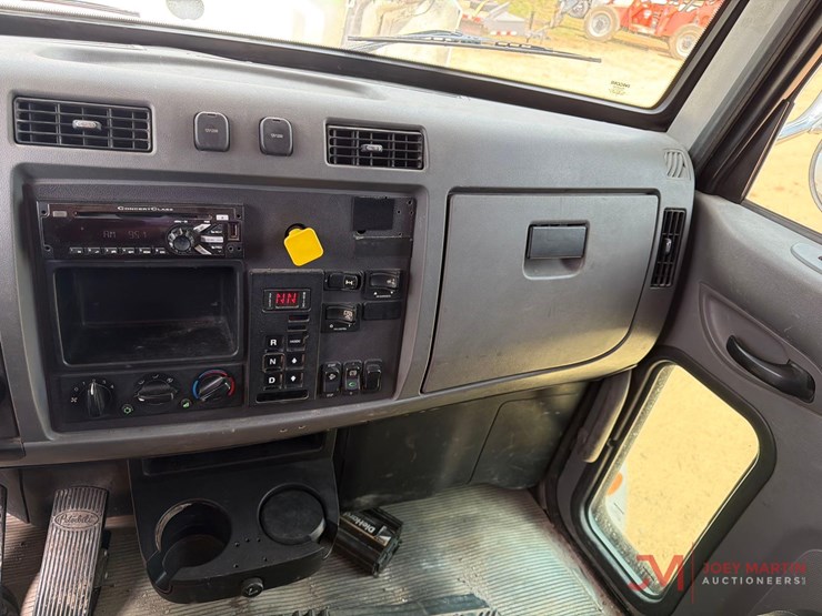 peterbiltpb337-service-truck-image-23