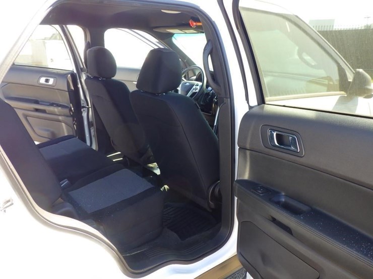 2015-ford-explorer-image-8