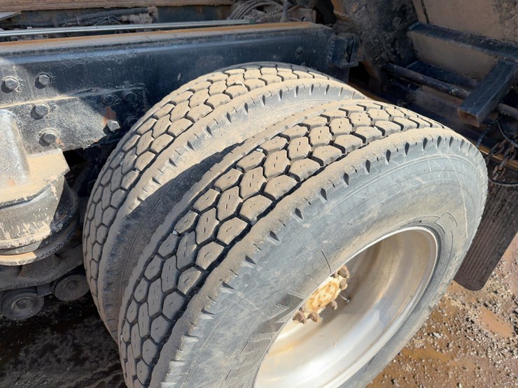 2001-kenworth-t800-image-16