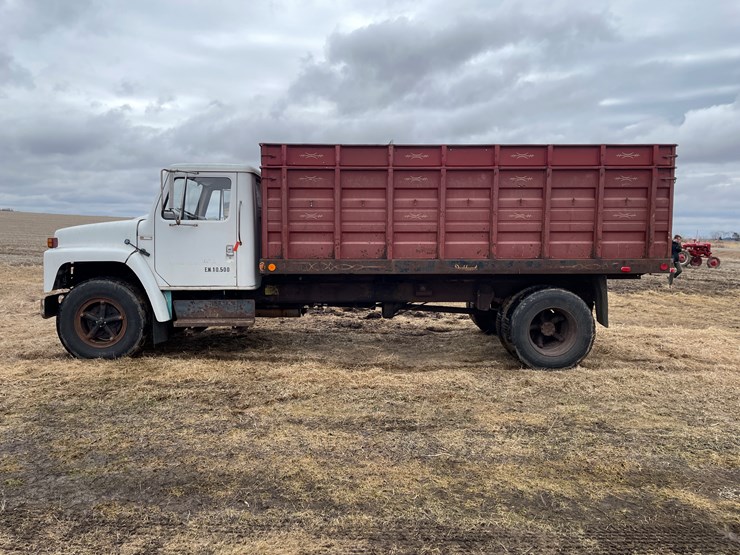 #113-•-1982-international-1754-single-axle-grain-truck-(has-wi-title)-image-2