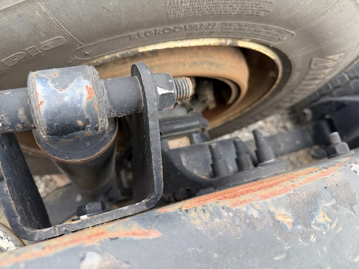 2018-freightliner-122sd-image-17