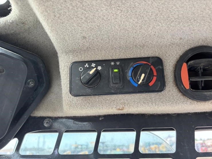 2021-bobcat-t66-image-28