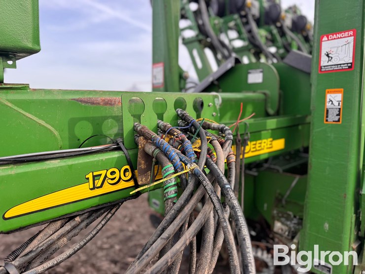 2014-john-deere-1790-ccs-image-11