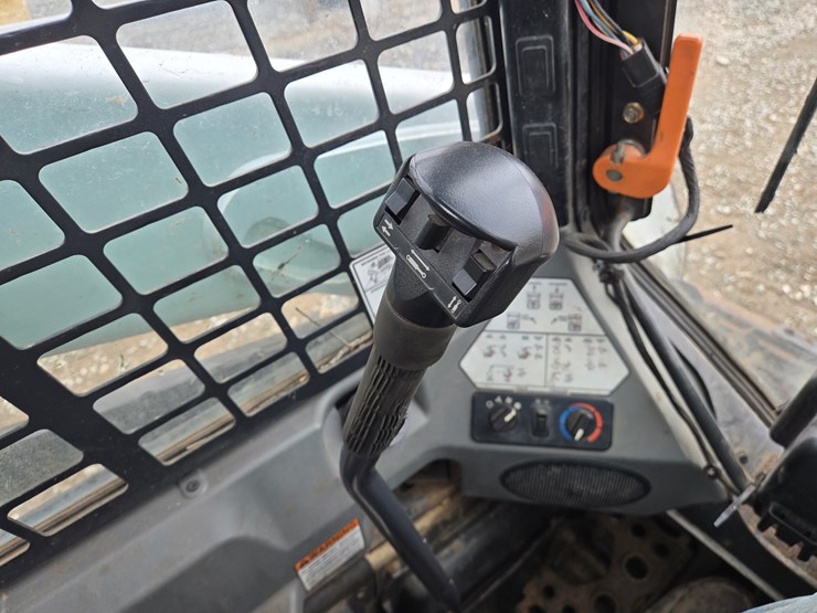 2017-bobcat-s570-image-46