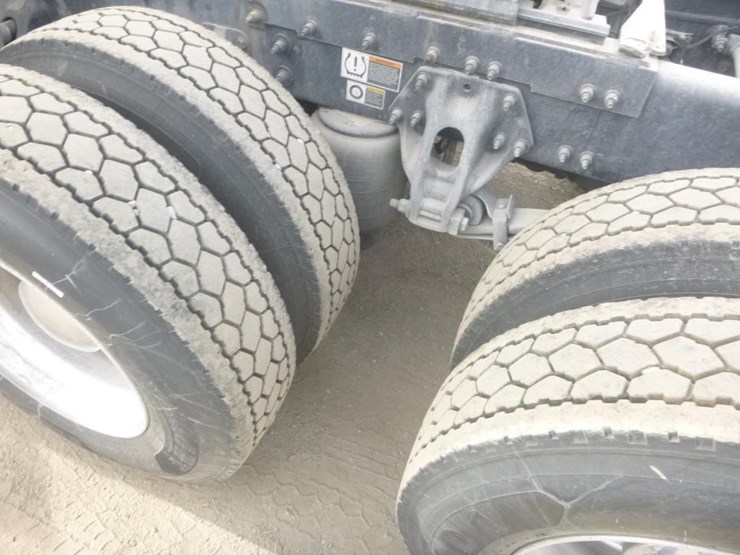 2024-peterbilt-579-image-26