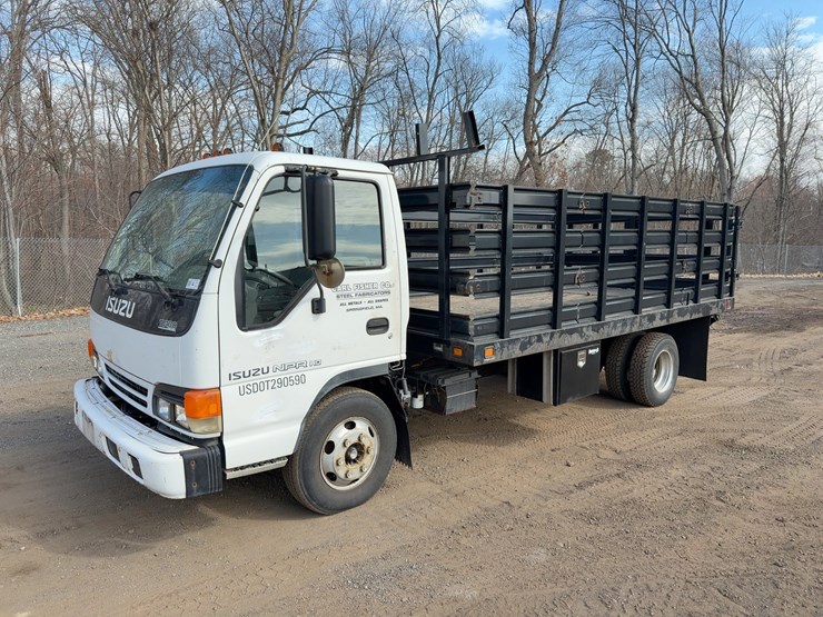 2002-isuzu-npr-hd-image-1