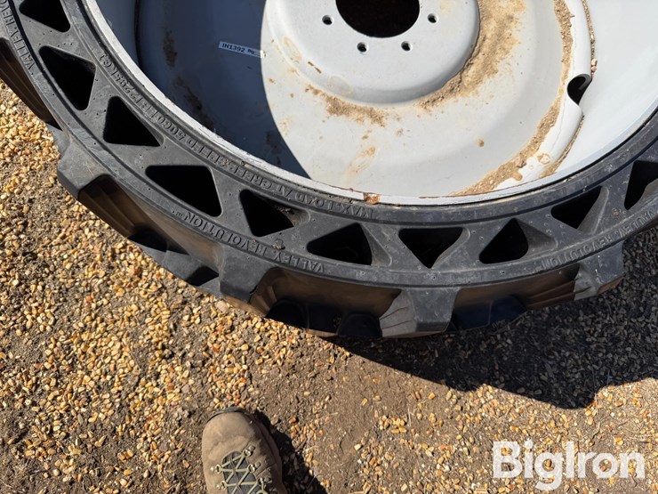 valley-revolution-47x15"-irrigation-tire-&-rim-image-9