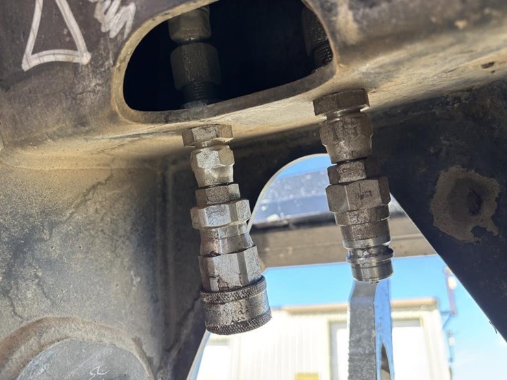 2016-jlg-8042-image-16