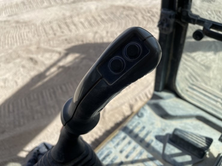 2013-komatsu-pc210-lc-10-image-49