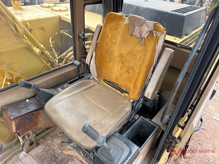 caterpillar-e120b-image-17